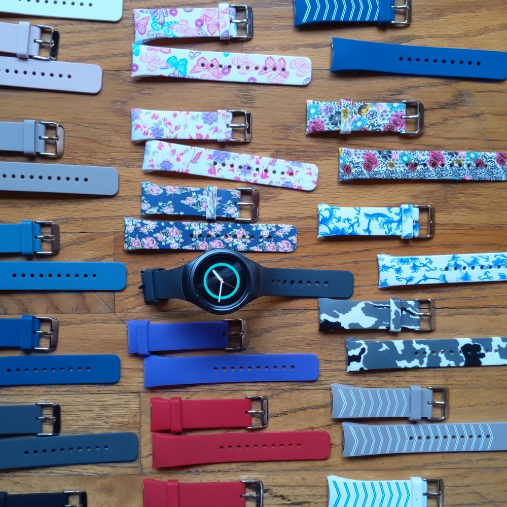Samsung Gear S2 Smart watch, charging dock and extra bands